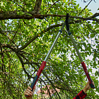 Длина ручек регулируется в диапазоне от 45 до70 см. и имеет  4 фиксированных положения.