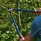 Плоскостной сучкорез длиной 730 мм применяется для резки крупных веток и сучков максимальным диаметром до 30 мм.